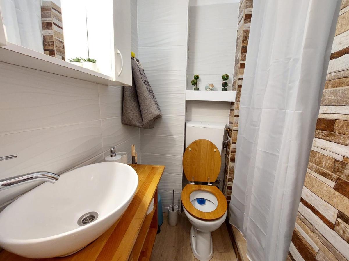 Laroka House Cosy Studio Universitate Bucharest Exterior photo